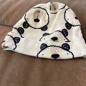 Gerber bear hat size 0 to 6 months